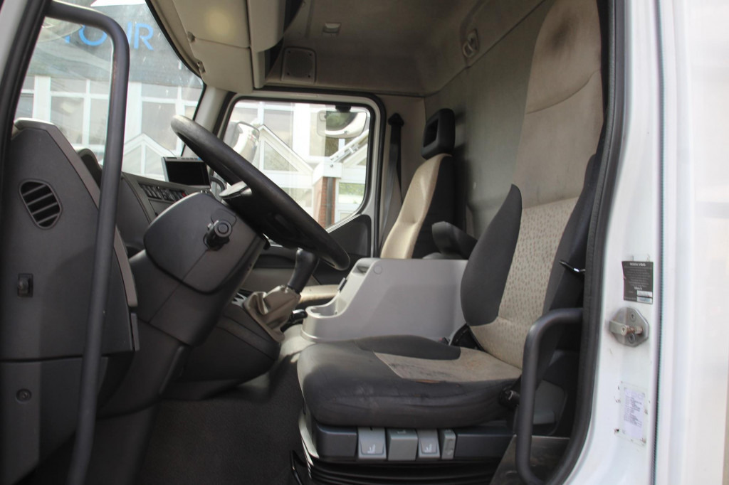 Renault Midlum 220 E5 CS 850 Strom LBW Seiten Tür FRC - Camion frigorifique: photos 2 Renault Midlum 220 E5 CS 850 Strom LBW Seiten Tür FRC - Camion frigorifique: photos 2