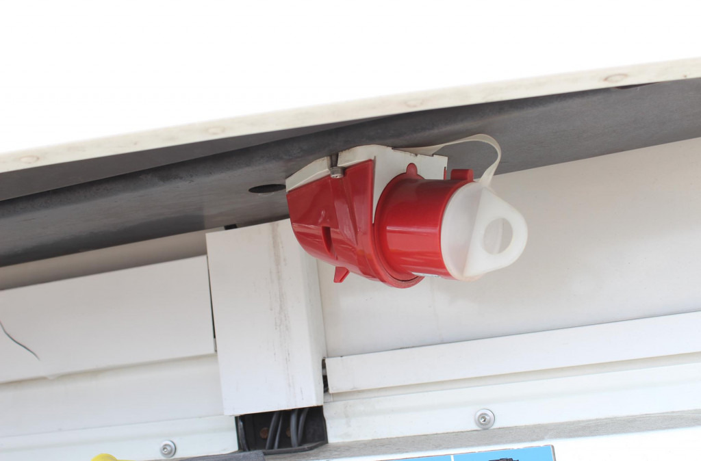 SCHMITZ Bi-Multi-Temp. TW Rolltor Lenkachse Rent-Miete - Semi-remorque frigorifique: photos 5 SCHMITZ Bi-Multi-Temp. TW Rolltor Lenkachse Rent-Miete - Semi-remorque frigorifique: photos 5