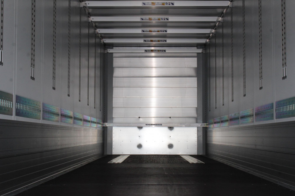 SCHMITZ Koffer 2,7h DS Ladebordwand MIETE - RENT - Semi-remorque fourgon: photos 2 SCHMITZ Koffer 2,7h DS Ladebordwand MIETE - RENT - Semi-remorque fourgon: photos 2