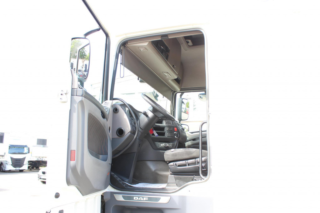 Daf XF 480 E6 Space Cab ACC LDW 2 Liegen - Tracteur routier: photos 3 Daf XF 480 E6 Space Cab ACC LDW 2 Liegen - Tracteur routier: photos 3