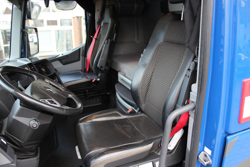 Renault T 520 E6 High Sleeper 2Tanks Kühlbox Leder - Tracteur routier: photos 3 Renault T 520 E6 High Sleeper 2Tanks Kühlbox Leder - Tracteur routier: photos 3