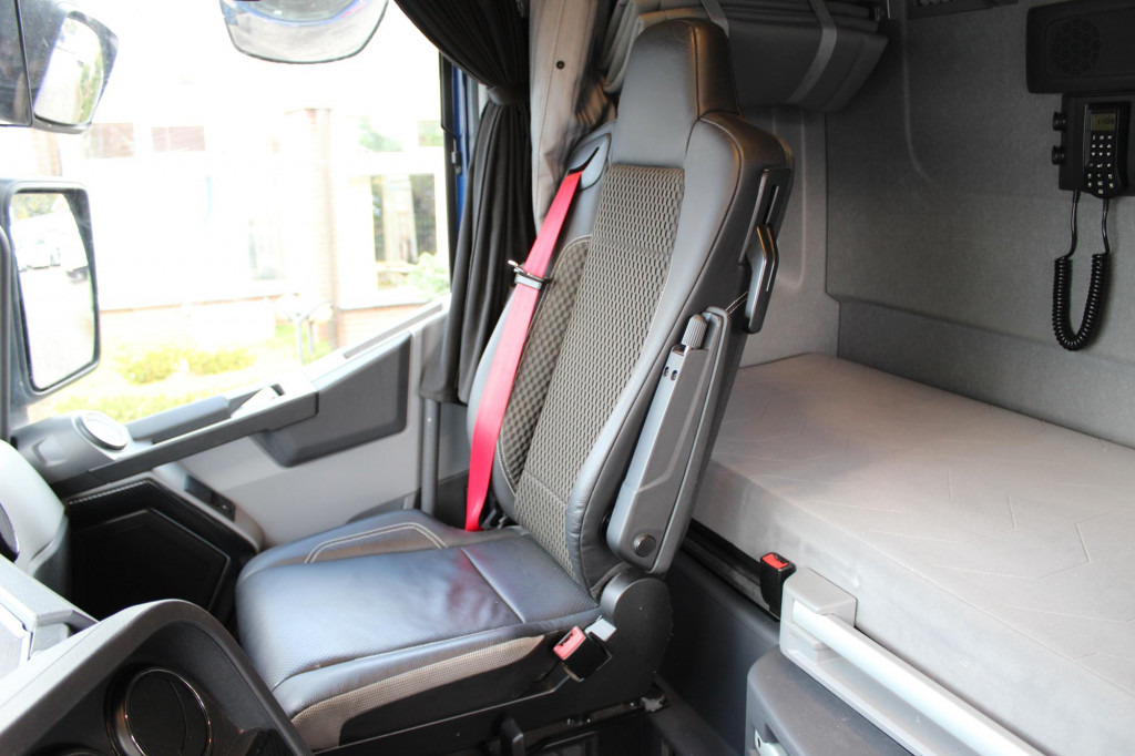 Renault T 520 E6 High Sleeper 2Tanks Kühlbox Leder - Tracteur routier: photos 5 Renault T 520 E6 High Sleeper 2Tanks Kühlbox Leder - Tracteur routier: photos 5