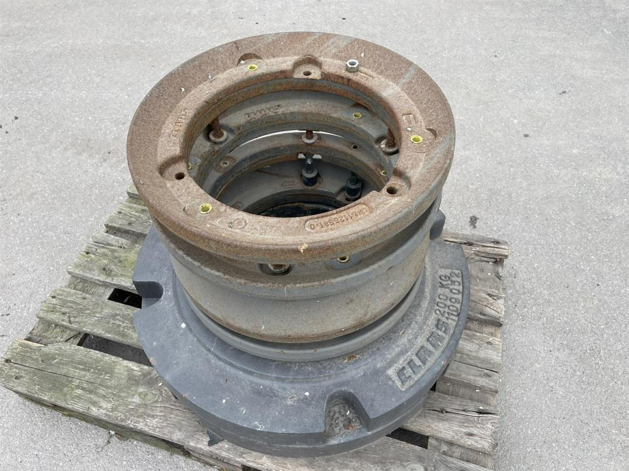 CLAAS Radgewichte 1109052, Claasnummer: 1125681.0 - Accessoire: photos 2 CLAAS Radgewichte 1109052, Claasnummer: 1125681.0 - Accessoire: photos 2