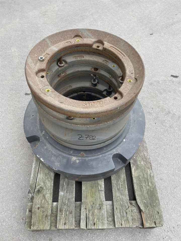 CLAAS Radgewichte 1109052, Claasnummer: 1125681.0 - Accessoire: photos 1 CLAAS Radgewichte 1109052, Claasnummer: 1125681.0 - Accessoire: photos 1