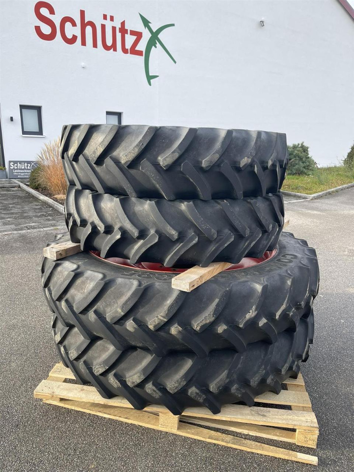 Fendt 820 724 Pflegebereifung 190cm Spur 320/90R32 340/85R48 - Accessoire: photos 1 Fendt 820 724 Pflegebereifung 190cm Spur 320/90R32 340/85R48 - Accessoire: photos 1