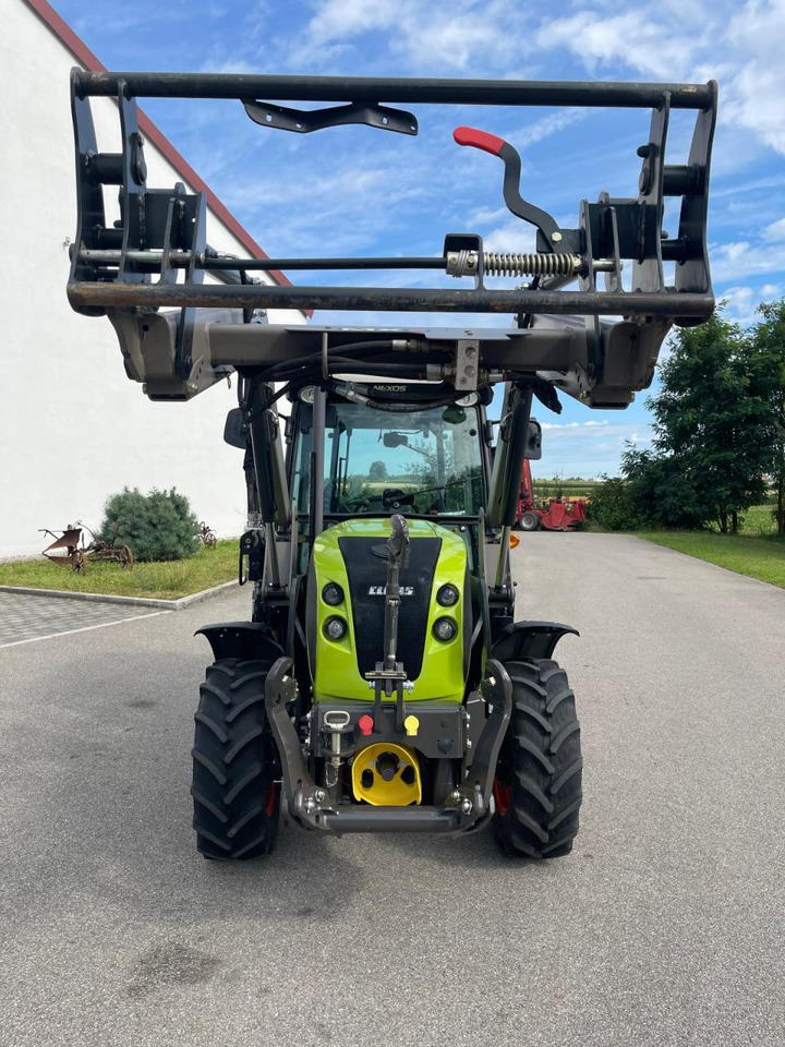 Tracteur agricole CLAAS Nexos 210 mit Frontlader und FZW, 236Bh, NEUWERTIG!: photos 8