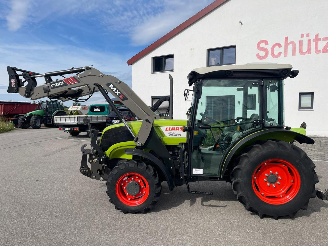 CLAAS Nexos 210 mit Frontlader und Frontzapfwelle, erst 236 Betriebsstunden, neuwertiger Zustand - Tracteur agricole: photos 2 CLAAS Nexos 210 mit Frontlader und Frontzapfwelle, erst 236 Betriebsstunden, neuwertiger Zustand - Tracteur agricole: photos 2