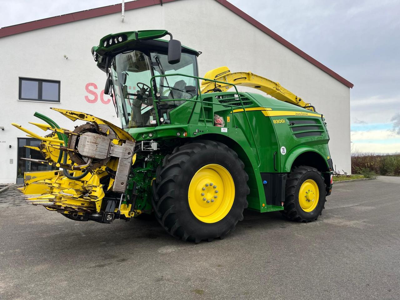 John Deere 8300i Feldhäcksler, Harvestlap, Pickup, Kemper, erst 910 Betriebsstunden, Baujahr 2018 - Ensileuse: photos 2 John Deere 8300i Feldhäcksler, Harvestlap, Pickup, Kemper, erst 910 Betriebsstunden, Baujahr 2018 - Ensileuse: photos 2