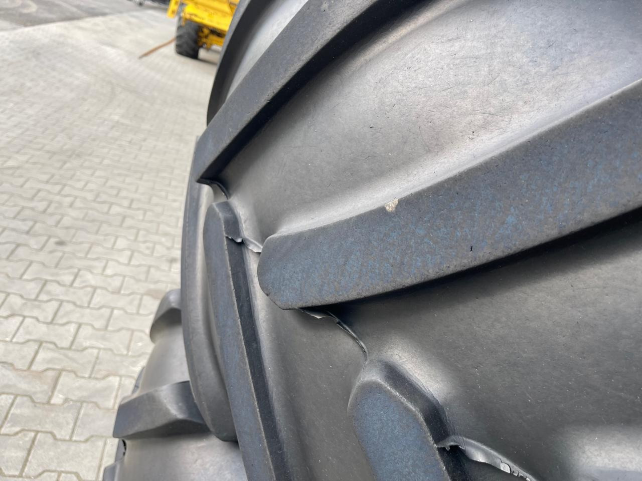 John Deere Kompletträder von 6R250, 650/65 R42 mit Bridgestone Decken aus 2019, ca. 50 % - Tracteur agricole: photos 5 John Deere Kompletträder von 6R250, 650/65 R42 mit Bridgestone Decken aus 2019, ca. 50 % - Tracteur agricole: photos 5