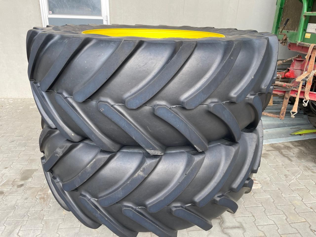 John Deere Kompletträder von 6R250, 650/65 R42 mit Bridgestone Decken aus 2019, ca. 50 % - Tracteur agricole: photos 1 John Deere Kompletträder von 6R250, 650/65 R42 mit Bridgestone Decken aus 2019, ca. 50 % - Tracteur agricole: photos 1