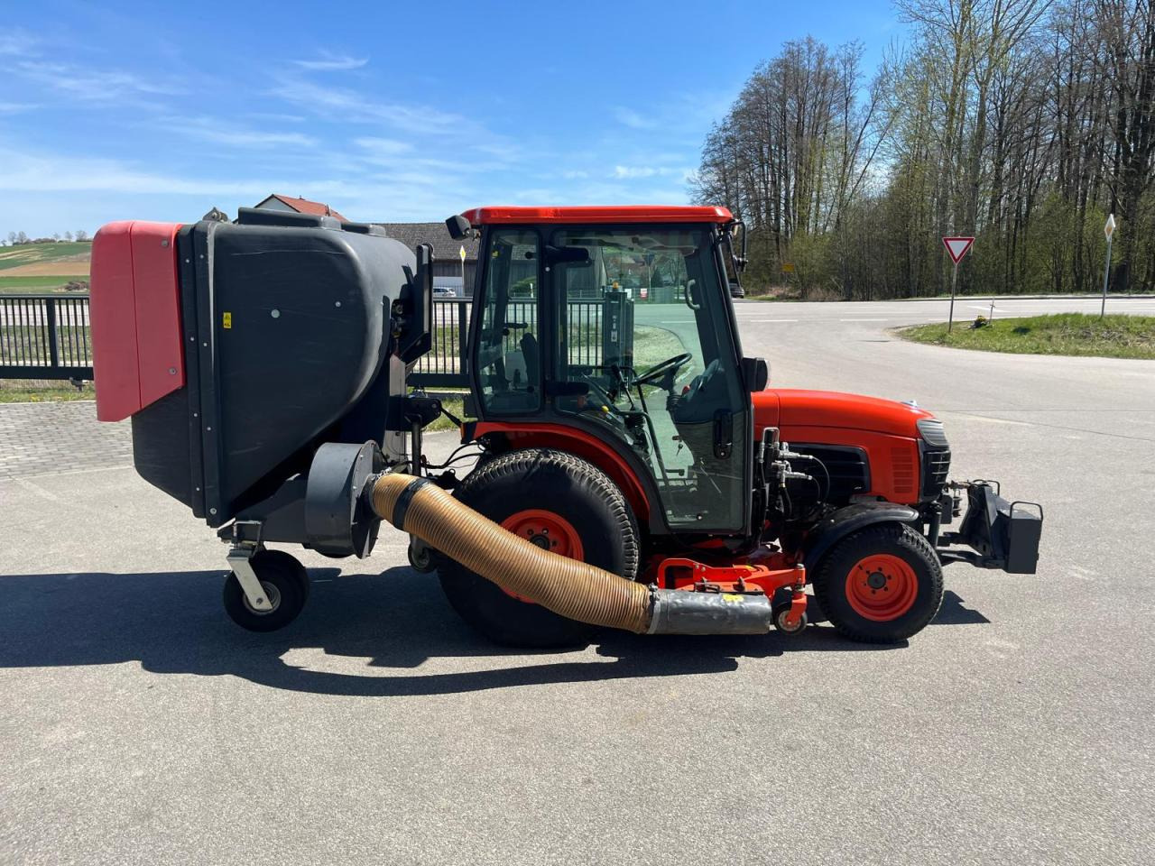 Kubota B3030 Rasenmäher mit Grüngutbehälter, Hochentlader - Motofaucheuse: photos 4 Kubota B3030 Rasenmäher mit Grüngutbehälter, Hochentlader - Motofaucheuse: photos 4