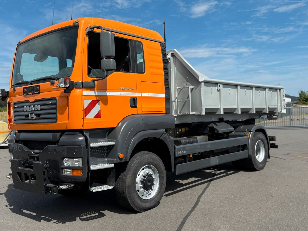 MAN TGA 18.350 4x4 Meiler Abroller RK 14.45 Winterd. - Camion ampliroll: photos 1 MAN TGA 18.350 4x4 Meiler Abroller RK 14.45 Winterd. - Camion ampliroll: photos 1