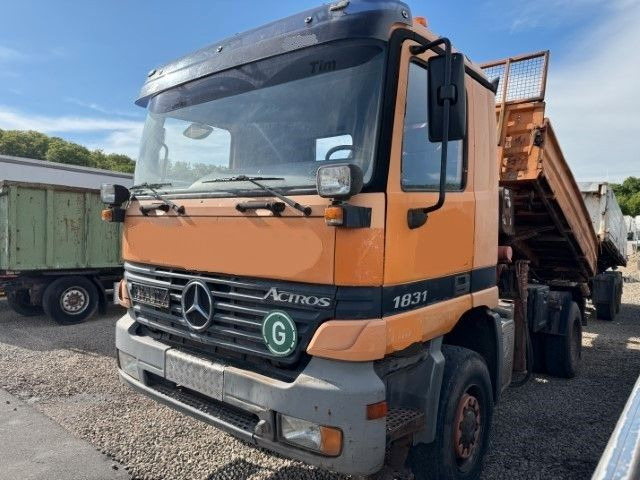 Mercedes-Benz Actros 1831 4x4 Kipper - Kran- Kupplung- Blattfe - Camion benne, Camion grue: photos 3 Mercedes-Benz Actros 1831 4x4 Kipper - Kran- Kupplung- Blattfe - Camion benne, Camion grue: photos 3