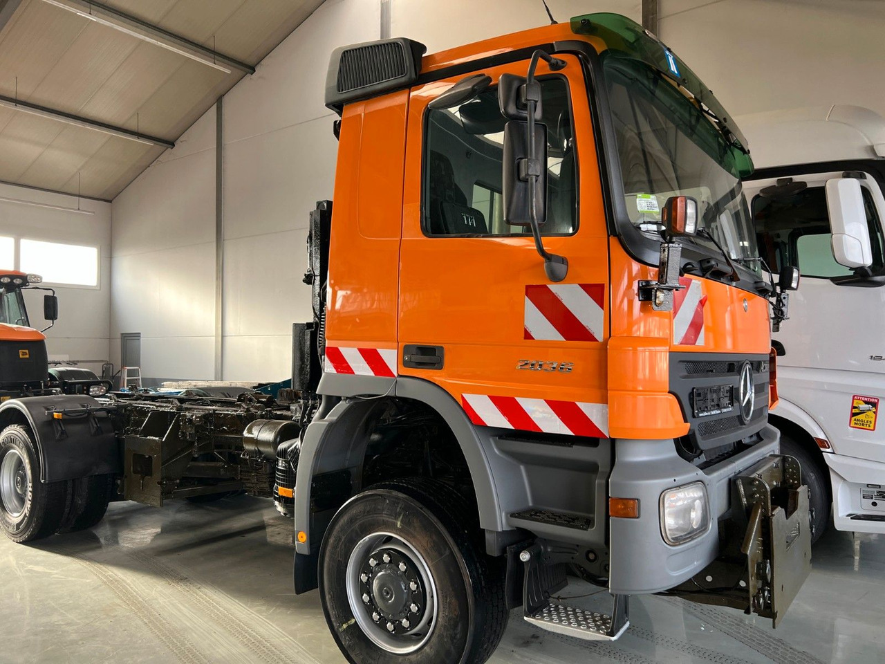 Mercedes-Benz Actros 2036 4x4 DautelWechselsystem Winterdienst Mercedes-Benz Actros 2036 4x4 DautelWechselsystem Winterdienst - Châssis cabine: photos 2 Mercedes-Benz Actros 2036 4x4 DautelWechselsystem Winterdienst Mercedes-Benz Actros 2036 4x4 DautelWechselsystem Winterdienst - Châssis cabine: photos 2