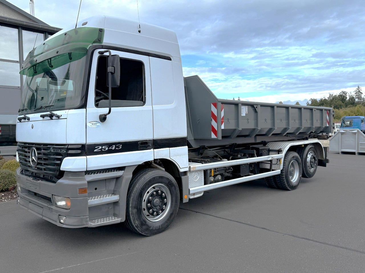 Mercedes-Benz Actros 2543 6x2 Klima + Kupplung - Camion ampliroll: photos 1 Mercedes-Benz Actros 2543 6x2 Klima + Kupplung - Camion ampliroll: photos 1