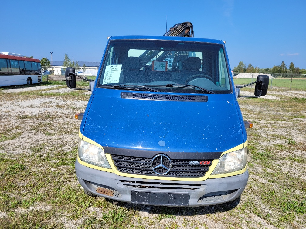 MERCEDES – BENZ SPRINTER 616CDI HIAB 027-2 Crane 10.2004 - Utilitaire plateau: photos 3 MERCEDES – BENZ SPRINTER 616CDI HIAB 027-2 Crane 10.2004 - Utilitaire plateau: photos 3