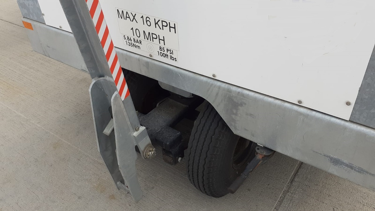 TLD - Air Business GSE ASU 600-270 - Équipement aéroportuaire: photos 2 TLD - Air Business GSE ASU 600-270 - Équipement aéroportuaire: photos 2