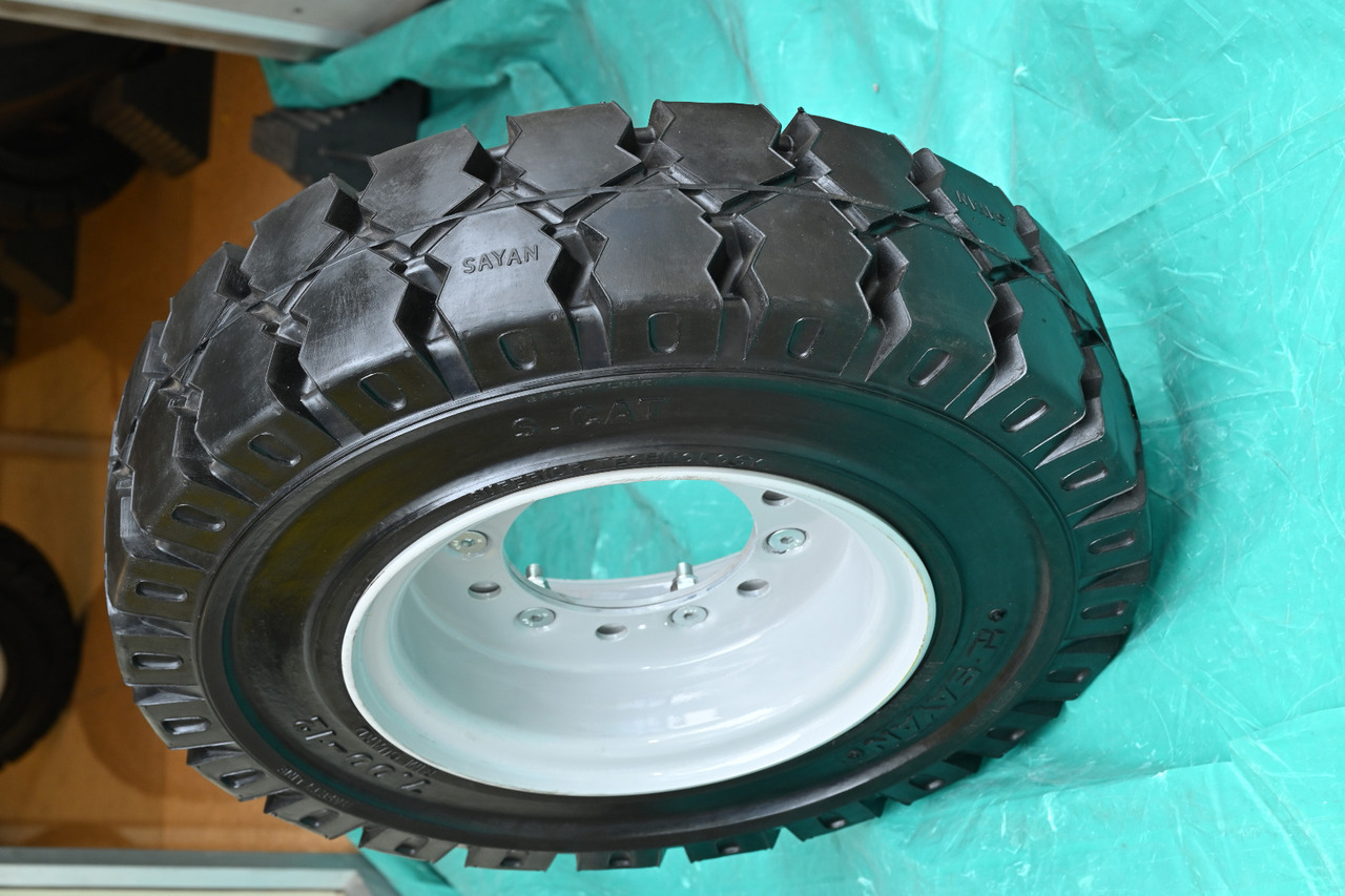 EuroSolid 6.00-9 - Pneus et jantes pour Tracteur à bagages: photos 5 EuroSolid 6.00-9 - Pneus et jantes pour Tracteur à bagages: photos 5