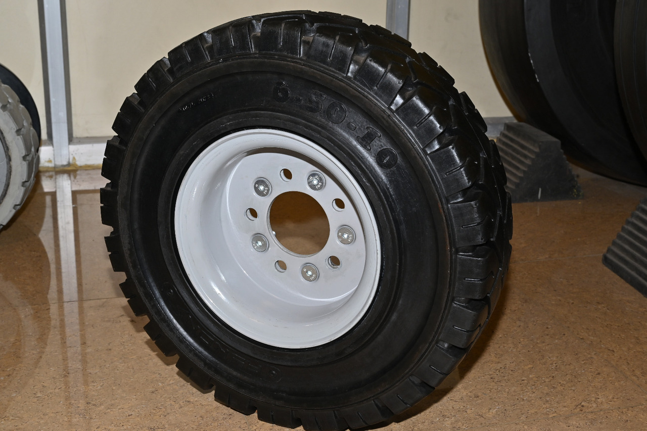 EuroSolid 7.00-12 - Roue complète pour Tracteur à bagages: photos 1 EuroSolid 7.00-12 - Roue complète pour Tracteur à bagages: photos 1