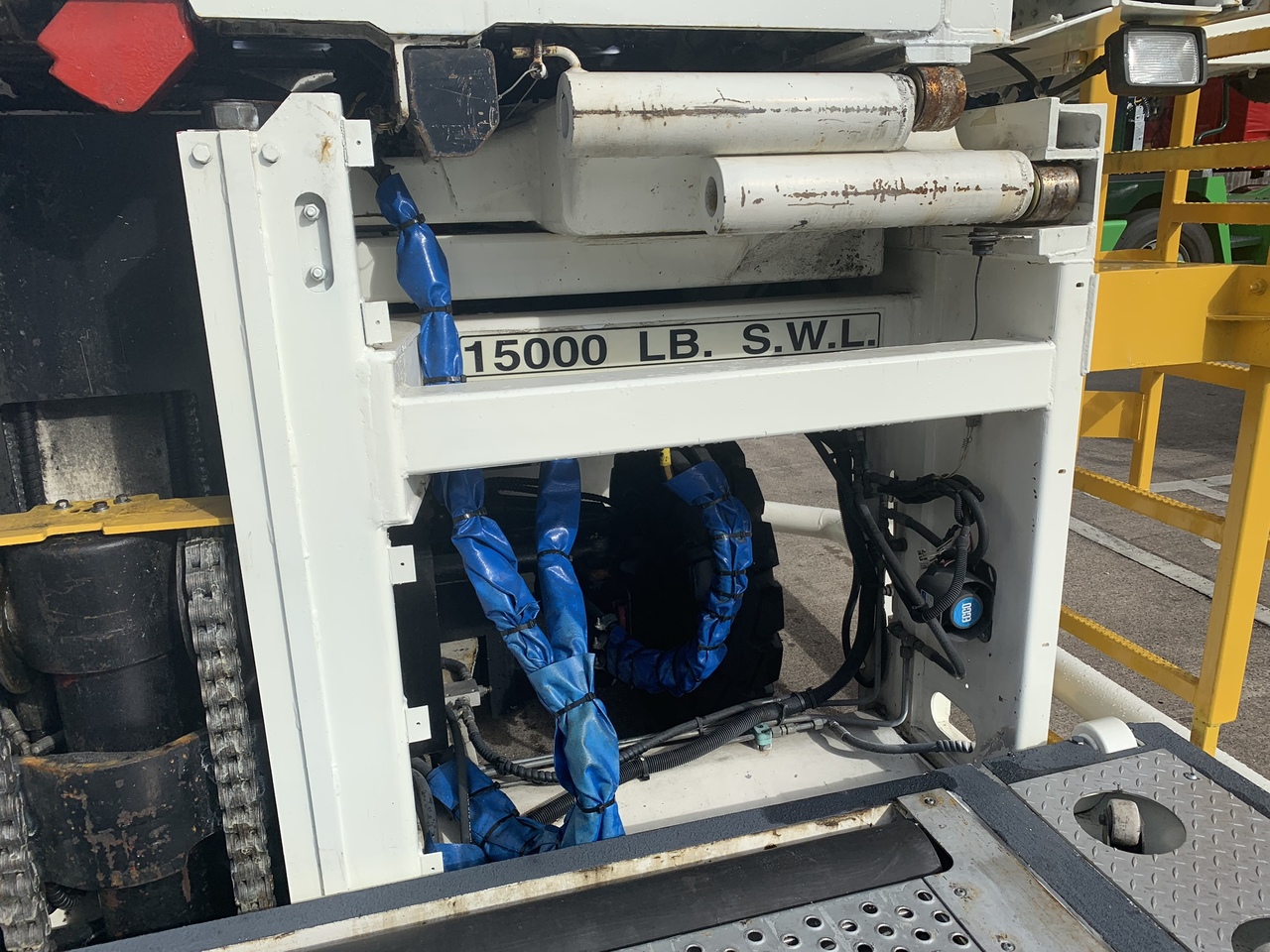 Chargeur de fret Lower Deck Loader 7 tons FMC Commander 15: photos 7 Chargeur de fret Lower Deck Loader 7 tons FMC Commander 15: photos 7