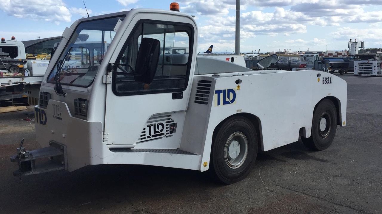 TLD TMX150-9 - Tracteur d'avions: photos 3 TLD TMX150-9 - Tracteur d'avions: photos 3