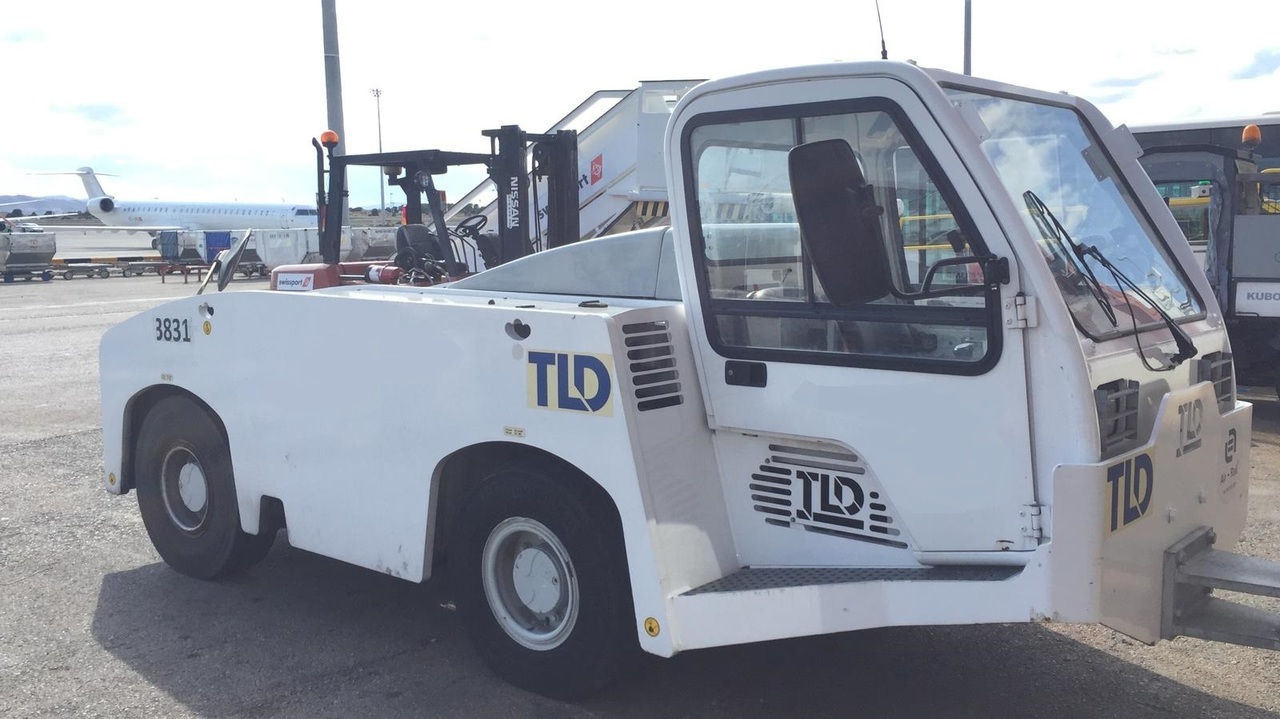 TLD TMX150-9 - Tracteur d'avions: photos 1 TLD TMX150-9 - Tracteur d'avions: photos 1