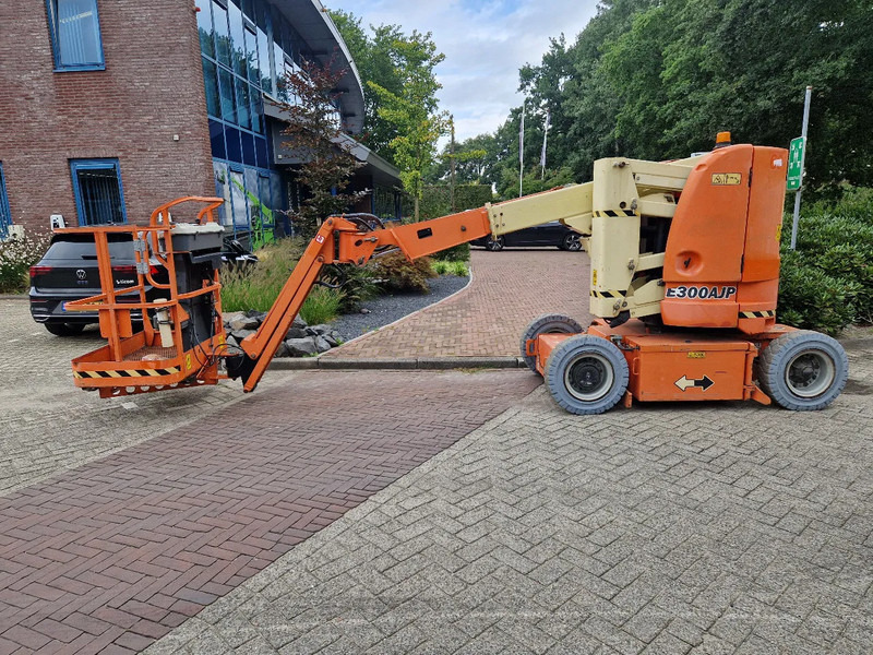JLG E300AJP - Nacelle articulée: photos 1 JLG E300AJP - Nacelle articulée: photos 1