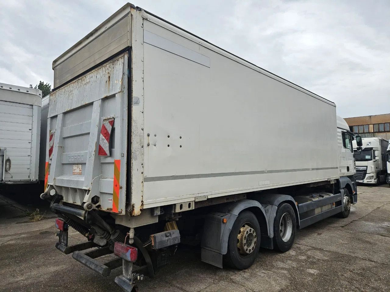 MAN TGA 26.400 BDF Tail Lift Euro5, New Smart2 Tacho - Camion porte-conteneur/ Caisse mobile: photos 3 MAN TGA 26.400 BDF Tail Lift Euro5, New Smart2 Tacho - Camion porte-conteneur/ Caisse mobile: photos 3
