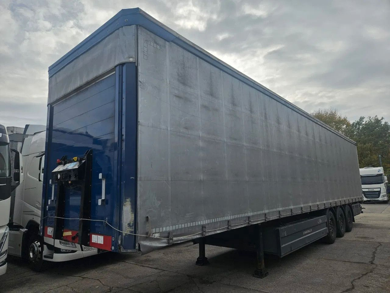 Schwarzmüller S1 J-seria, Pallet box - Semi-remorque rideaux coulissants: photos 1 Schwarzmüller S1 J-seria, Pallet box - Semi-remorque rideaux coulissants: photos 1