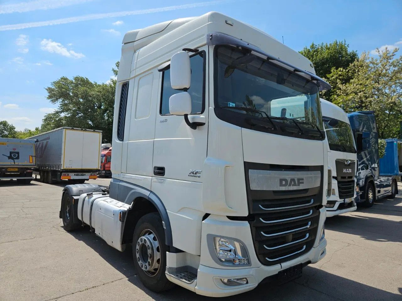 DAF XF 460 Space Cab Standklima 2 units - Tracteur routier: photos 2 DAF XF 460 Space Cab Standklima 2 units - Tracteur routier: photos 2
