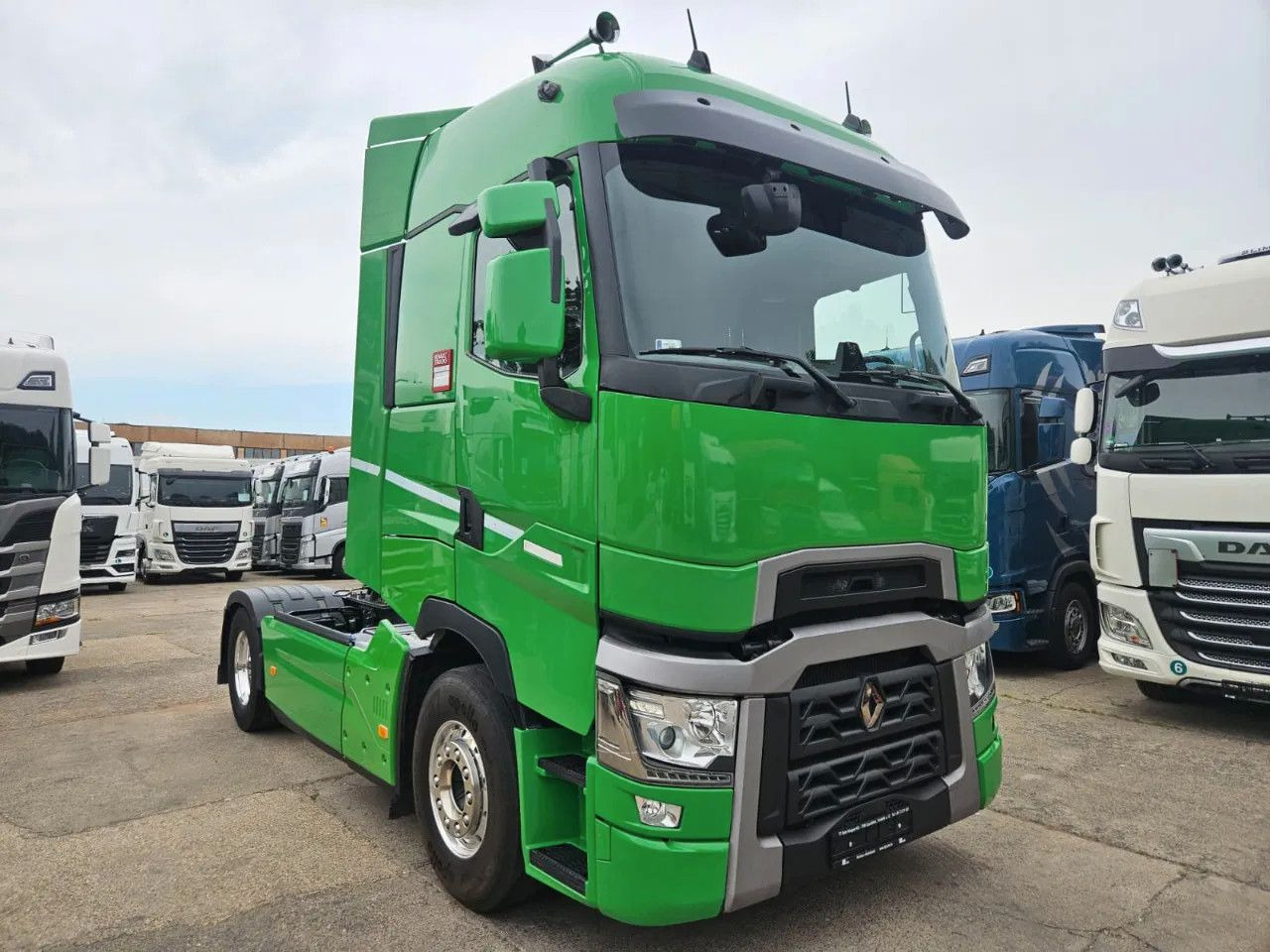 Renault T520 HSC, Navi, Standklima, Horns, Full Spoiler, - Tracteur routier: photos 2 Renault T520 HSC, Navi, Standklima, Horns, Full Spoiler, - Tracteur routier: photos 2