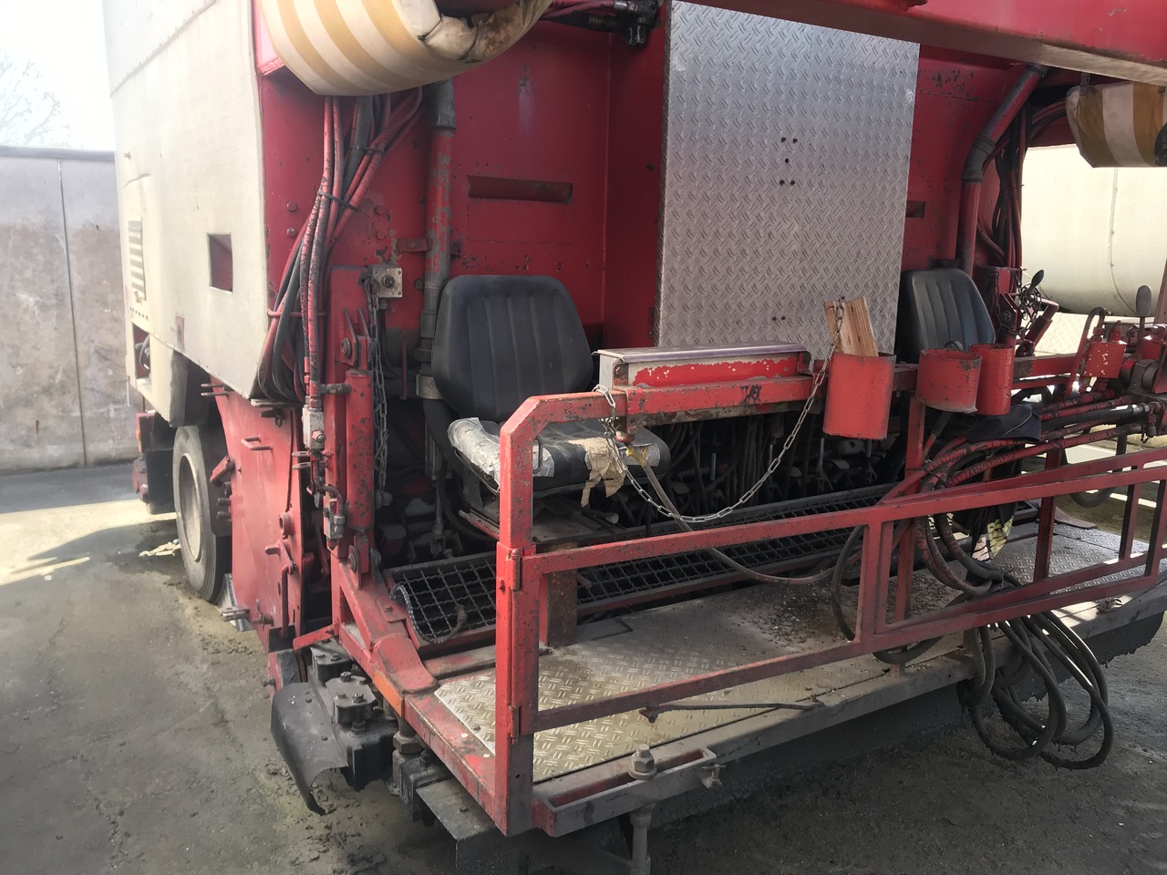 Schaefer KRZS 1000 Asphalt - Bitumen Reparaturzug mit Splittstreuer und Anpresswalzen - Travaux routiers: photos 5 Schaefer KRZS 1000 Asphalt - Bitumen Reparaturzug mit Splittstreuer und Anpresswalzen - Travaux routiers: photos 5