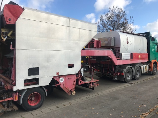Schaefer KRZS 1000 Asphalt - Bitumen Reparaturzug mit Splittstreuer und Anpresswalzen - Travaux routiers: photos 2 Schaefer KRZS 1000 Asphalt - Bitumen Reparaturzug mit Splittstreuer und Anpresswalzen - Travaux routiers: photos 2