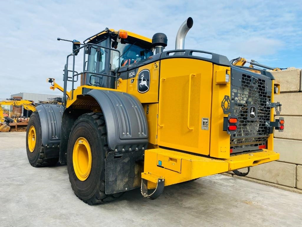 John Deere 824p - Chargeuse sur pneus: photos 5 John Deere 824p - Chargeuse sur pneus: photos 5