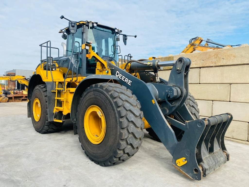 John Deere 824p - Chargeuse sur pneus: photos 4 John Deere 824p - Chargeuse sur pneus: photos 4