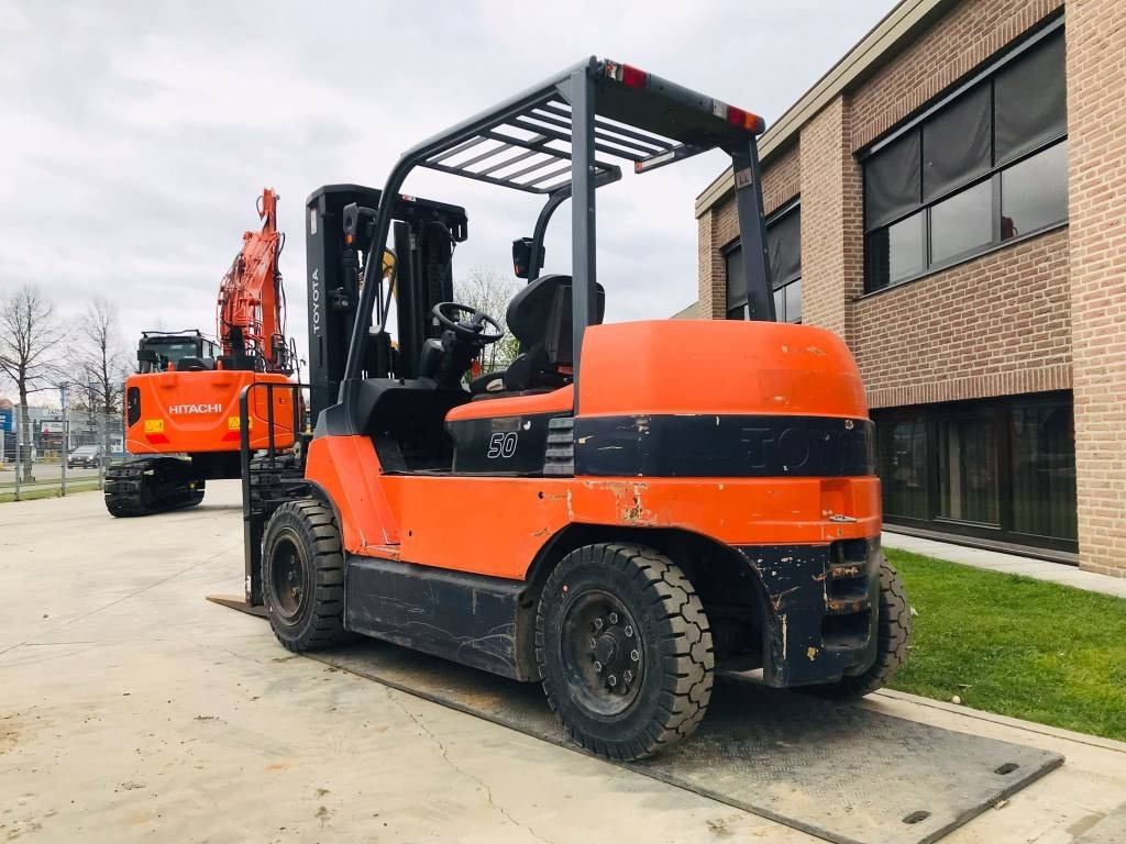 Toyota 7 FB MF 50 - Chariot élévateur électrique: photos 5 Toyota 7 FB MF 50 - Chariot élévateur électrique: photos 5