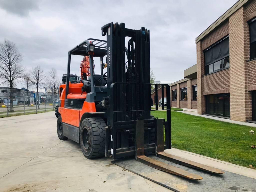 Toyota 7 FB MF 50 - Chariot élévateur électrique: photos 2 Toyota 7 FB MF 50 - Chariot élévateur électrique: photos 2