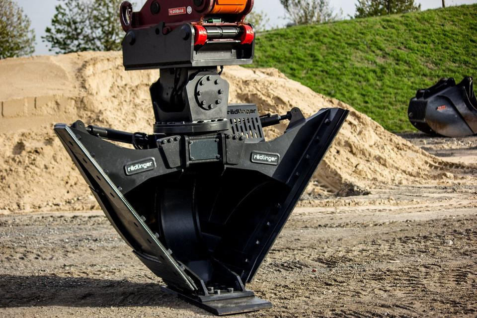 Trapezlöffel hydraulisch verstellbar MS 10 10 - 20 to Löffel JCB - Godet pour pelle: photos 2 Trapezlöffel hydraulisch verstellbar MS 10 10 - 20 to Löffel JCB - Godet pour pelle: photos 2