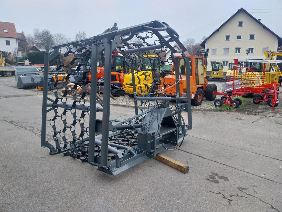 Wiesenegge 6 - 8m Wiesenstriegel Wiesenschleppe Schlepper - Herse à chaîne: photos 2 Wiesenegge 6 - 8m Wiesenstriegel Wiesenschleppe Schlepper - Herse à chaîne: photos 2