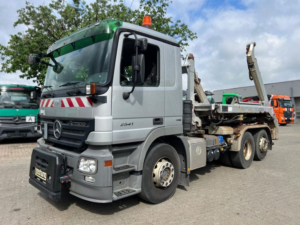 Mercedes-Benz Actros 2641 L 6x2 Abrollkipper 159TKM kuz.Radsta - Camion: photos 1 Mercedes-Benz Actros 2641 L 6x2 Abrollkipper 159TKM kuz.Radsta - Camion: photos 1