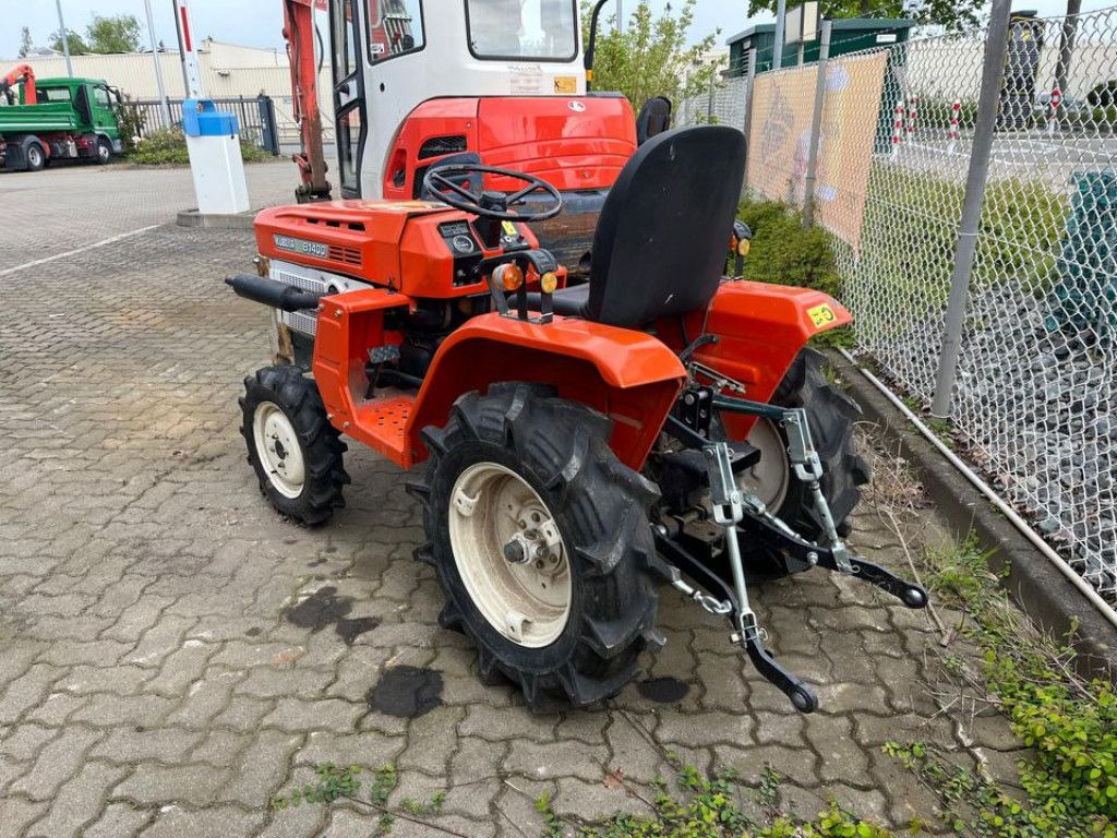 Kubota Trecker 1400 Diverse mit Zapfwelle am Heck und H - Tracteur agricole: photos 4 Kubota Trecker 1400 Diverse mit Zapfwelle am Heck und H - Tracteur agricole: photos 4