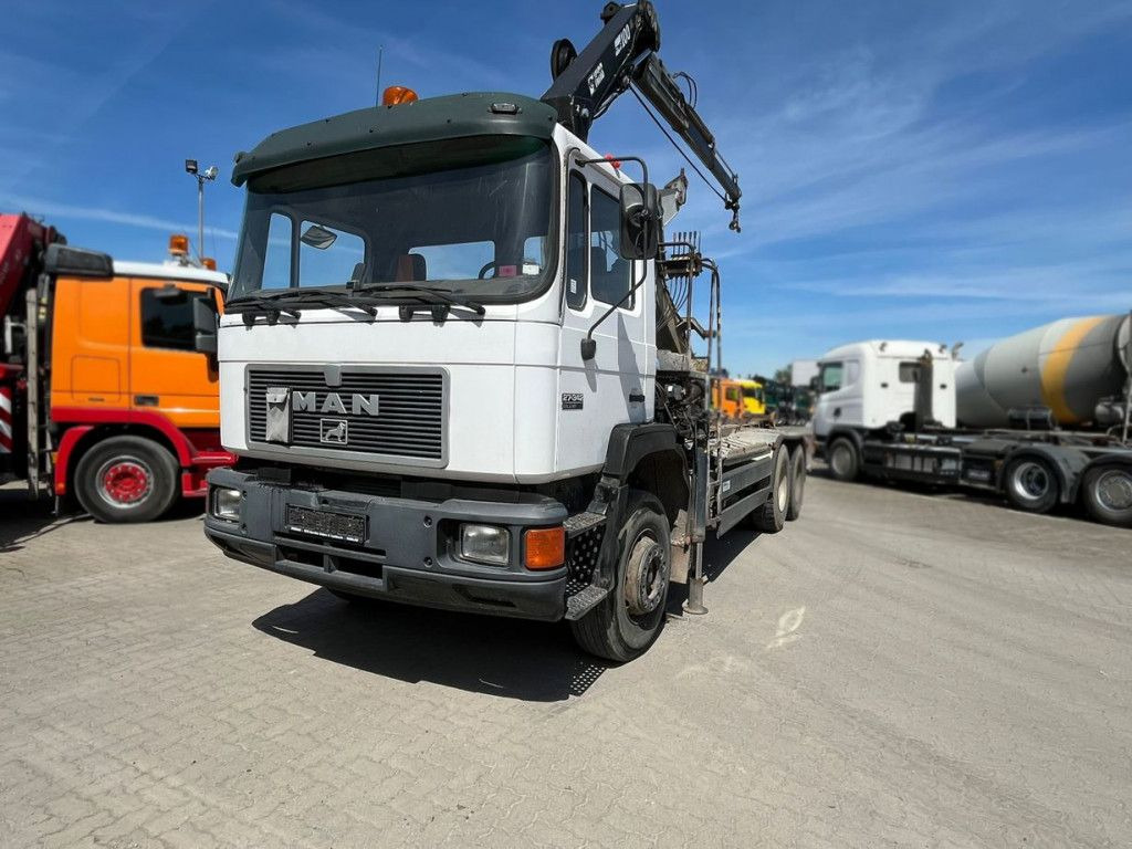 MAN F2000 27.342 6x4 Abrollkipper mit Kran - Camion grue: photos 1 MAN F2000 27.342 6x4 Abrollkipper mit Kran - Camion grue: photos 1