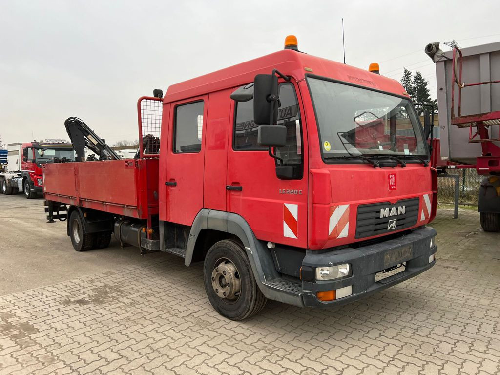 MAN LE 12.225 LC Pritsche Heckkran 6 Zylinder Doka Topzust - Camion plateau, Camion grue: photos 2 MAN LE 12.225 LC Pritsche Heckkran 6 Zylinder Doka Topzust - Camion plateau, Camion grue: photos 2
