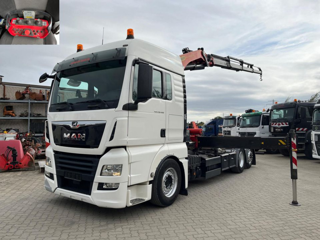 MAN TG-X 26.460 6x2-2 BL Pritsche Kran PK 24.001 Funk Lenk - Camion plateau, Camion grue: photos 1 MAN TG-X 26.460 6x2-2 BL Pritsche Kran PK 24.001 Funk Lenk - Camion plateau, Camion grue: photos 1