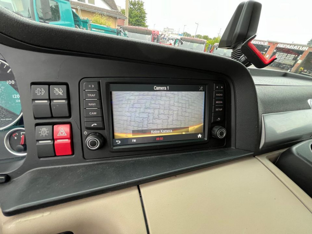 MAN TG-X 26.500 6x2-2 LL Pritsche Heckkran 53m to, Funk,Twistlock. - Camion plateau, Camion grue: photos 5 MAN TG-X 26.500 6x2-2 LL Pritsche Heckkran 53m to, Funk,Twistlock. - Camion plateau, Camion grue: photos 5