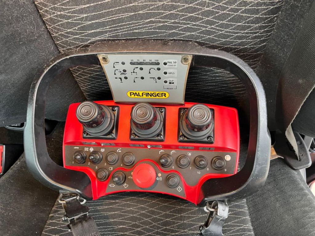 MERCEDES-BENZ Arocs 1845 4x4 HAD 2-Achs Allradkipper Heckkran Funk - Camion benne, Camion grue: photos 3 MERCEDES-BENZ Arocs 1845 4x4 HAD 2-Achs Allradkipper Heckkran Funk - Camion benne, Camion grue: photos 3