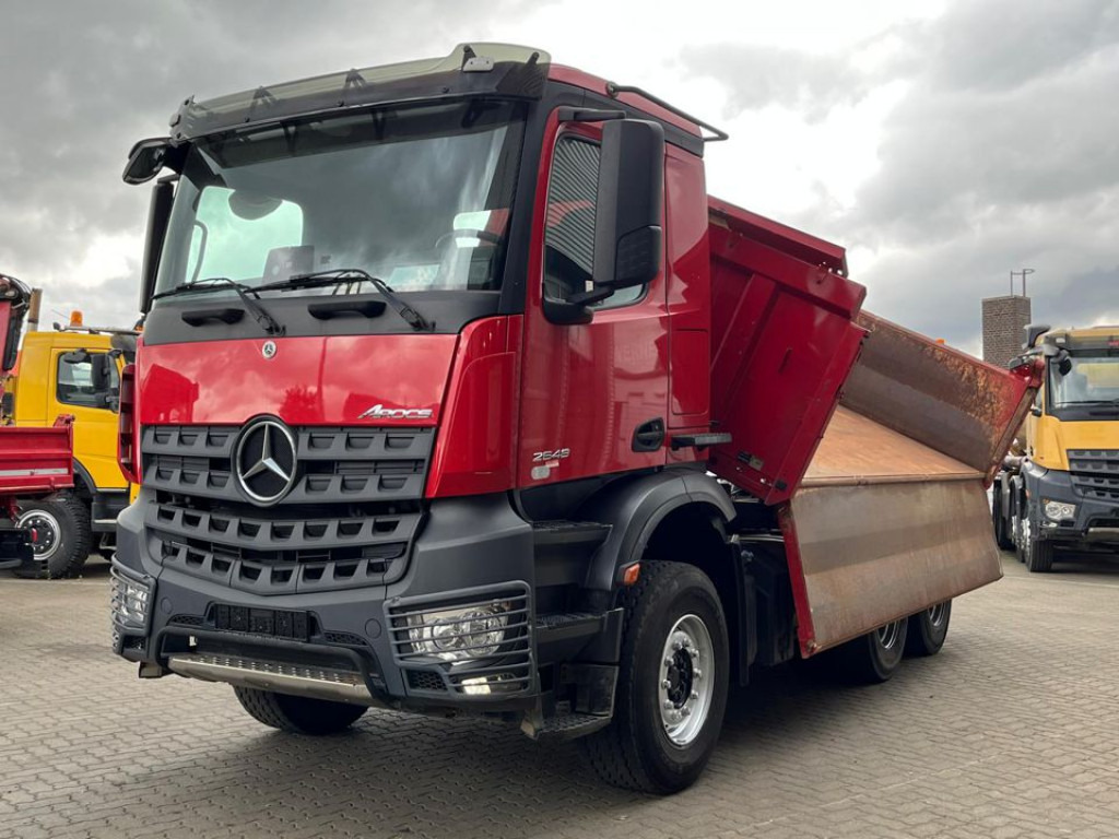 MERCEDES-BENZ Arocs 2648 6x4 3-Achs Kipper Bordmatik - Camion benne: photos 1 MERCEDES-BENZ Arocs 2648 6x4 3-Achs Kipper Bordmatik - Camion benne: photos 1