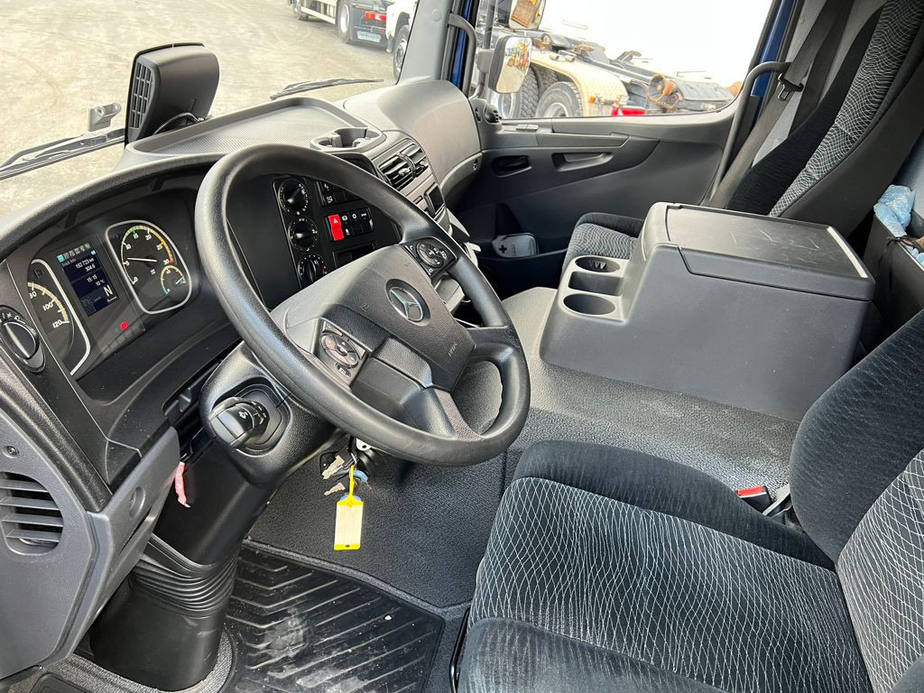 MERCEDES-BENZ Atego 1224 L Pritsche LBW LBW 1.5 to - Camion à rideaux coulissants: photos 5 MERCEDES-BENZ Atego 1224 L Pritsche LBW LBW 1.5 to - Camion à rideaux coulissants: photos 5