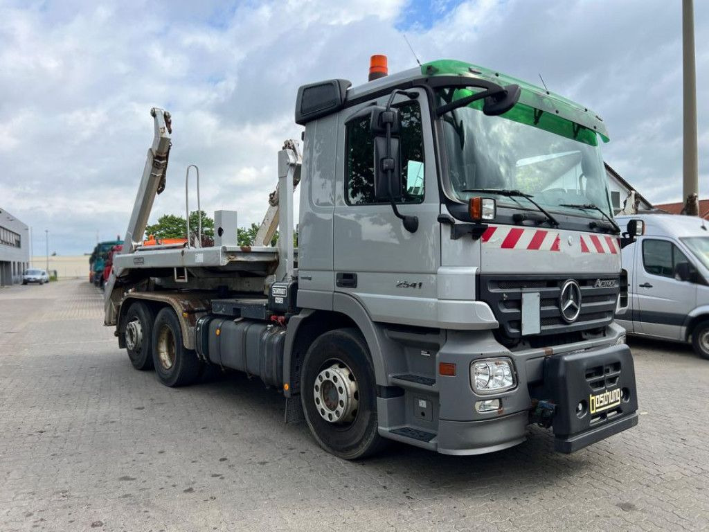 Mercedes-Benz Actros 2641 L 6x2 Abrollkipper 159TKM kuz.Radsta - Camion ampliroll: photos 2 Mercedes-Benz Actros 2641 L 6x2 Abrollkipper 159TKM kuz.Radsta - Camion ampliroll: photos 2