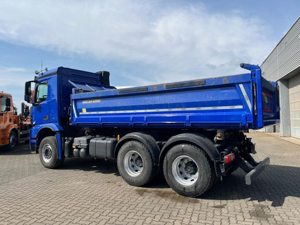 Mercedes-Benz Arocs 2642 6x4 3-Achs Kipper Bordmatik nur 163TK - Camion benne: photos 4 Mercedes-Benz Arocs 2642 6x4 3-Achs Kipper Bordmatik nur 163TK - Camion benne: photos 4